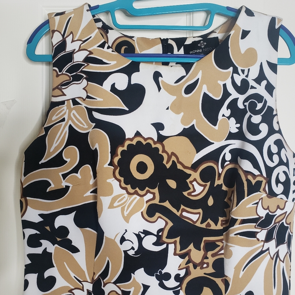 Dress - Picture 2 of 9